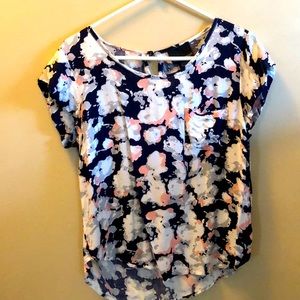 Short sleeve floral blouse
